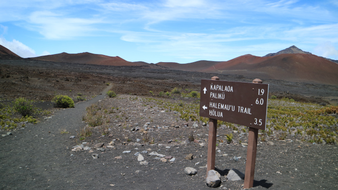 sliding sands trail haleakala national park holua paliku day hike