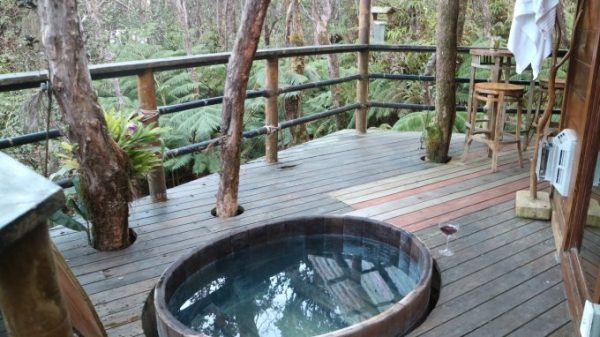 hot tub treehouse hawaii big island volcano romantic honeymoon