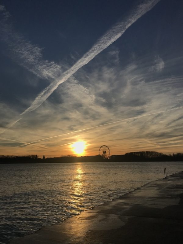 navy pier running morning sunrise chicago lakeshore trail