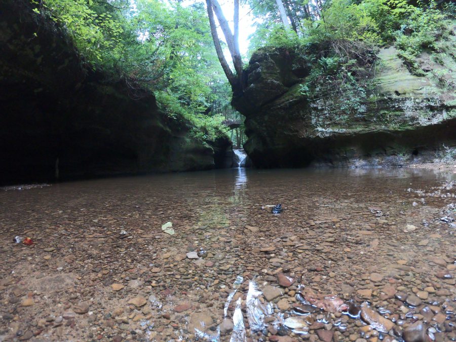 hocking hills old mans cave hiking ohio devils bathtub