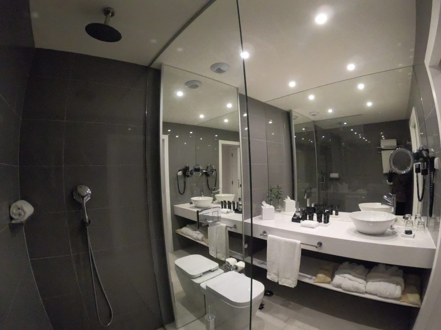 tivoli carvoeiro algarve portugal resort bathroom