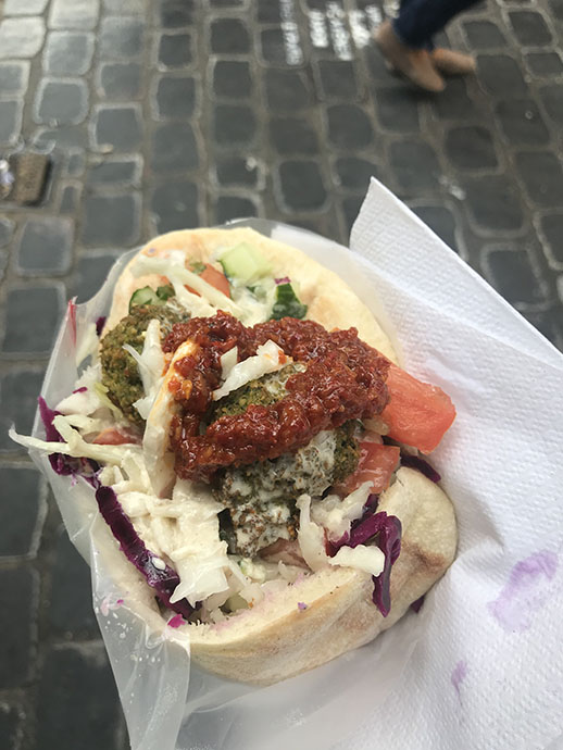 falafel jewish quarter paris france